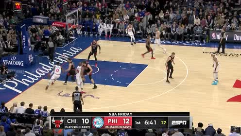 【NBA集锦】又帅又能打！公牛双队草连续两记暴扣打停费城