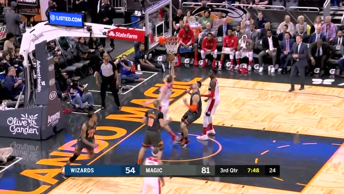 【NBA集锦】肉眼可见的天赋 富尔茨脚底生风空接上篮得手