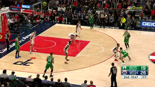 【NBA集锦】回防过于着急 马修斯行进间不慎撞上塔图姆伤到右腿