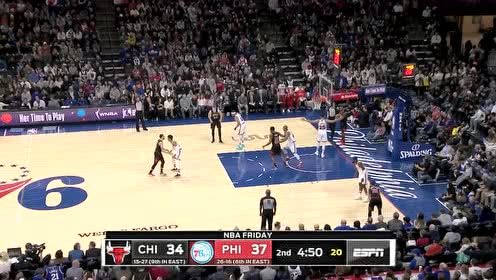 【NBA集锦】速度与力量的完美结合！西蒙斯一条龙大步流星隔扣马尔卡宁