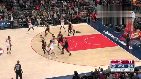 【NBA集锦】抓住机会就是一顿碾！萨托兰斯基抢断给反击携手哈奇森起飞暴扣