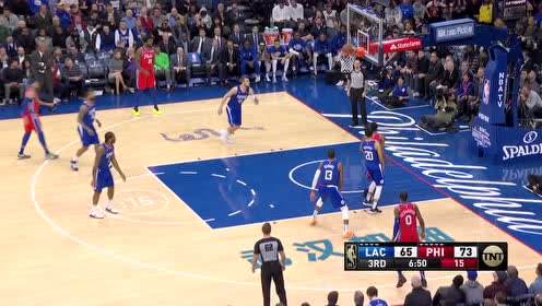 【NBA集锦】西蒙斯助攻暴扣样样通 致敬场边名宿朱利叶斯-欧文