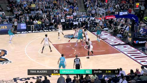 【NBA集锦】瓦兰粗中有细遭遇包夹巧送妙传 安德森篮下接球轻松吃饼