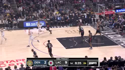 【NBA集锦】约老师独闯龙潭连摘前场板 人群中补篮艰难取分