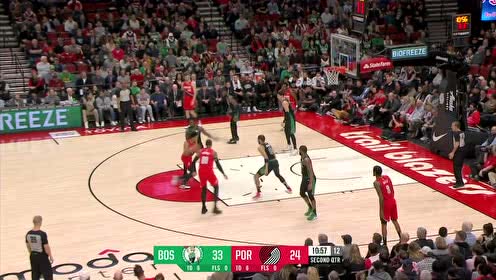 【NBA集锦】垫步突破挑篮得手 西蒙斯灵蛇出洞单打奥杰莱