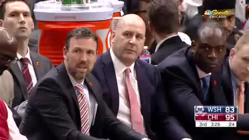 【NBA录像回放】奇才vs公牛第3节 赛迪斯杨迷踪鬼步身体失衡2+1