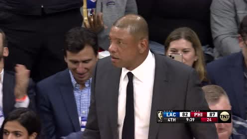 【NBA录像回放】快船vs76人第4节 莱昂纳德空中右手换左手挥臂送上2+1