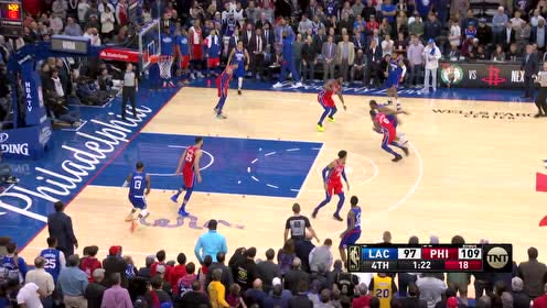 【NBA集锦】操作难度五颗星 莱昂纳德空中右手换左手挥臂送上2+1