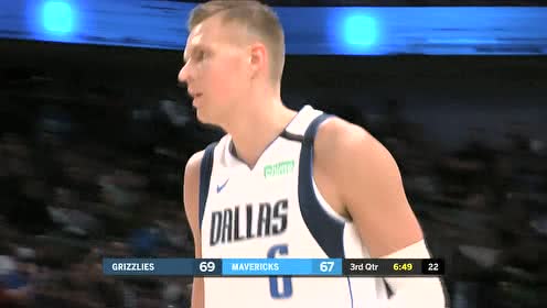 【NBA集锦】超远三分信手拈来 波尔津吉斯外线接球张手就投