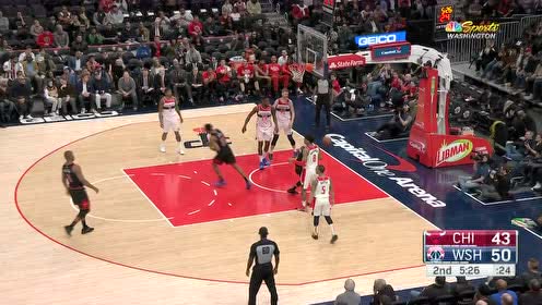 【NBA集锦】都是套路！萨托兰斯基击地妙传助飞拉文空切炸筐