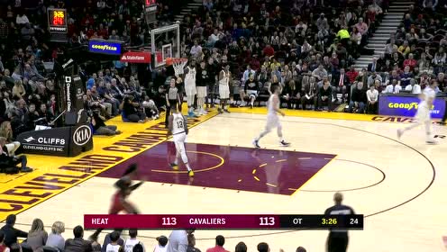 【NBA集锦】防成这样也能进 克劳德底角出手三分飚中