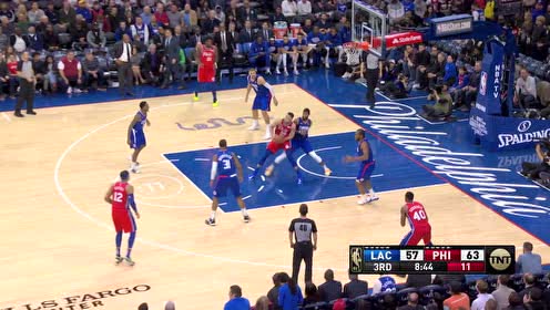 【NBA集锦】西蒙斯非高难度不进 总能扭着身体把球打进