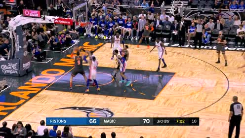 【NBA集锦】眼皮底下不容造次！梅克轻舒猿臂迎面按帽武切维奇