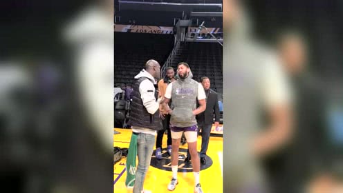【NBA集锦】#随张指导去看球#KG浓眉赛前交谈甚欢 加内特耐心传授经验技巧
