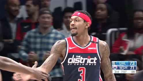 【NBA集锦】奇才主场为武汉祈福 地板投影“武汉加油 众志成城”