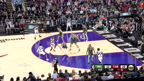 【NBA集锦】字母哥也惨当背景板 布切尔天外飞仙双手补扣燃爆全场