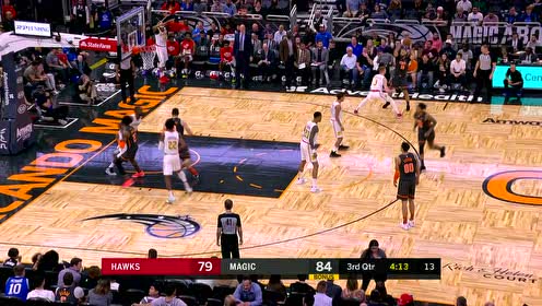 【NBA集锦】关键时刻站了出来 富尼耶深入敌营巧妙上篮