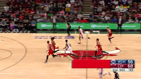 【NBA集锦】史密斯鬼手抢断反击推进送妙传 布朗后来居上两分得手无视双鬼拍门