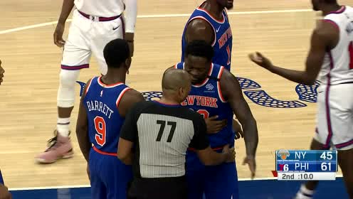 【NBA集锦】不愧是篮下小金刚 兰德尔强吃造犯规打成2+1