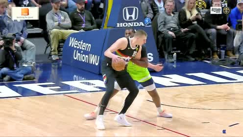 【NBA集锦】在低位根本无法阻挡 约基奇背打转身强打2+1轻松写意