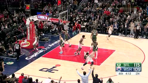 【NBA集锦】先送暴扣再送强顶防守抛投 比尔连中关键球燃爆全场