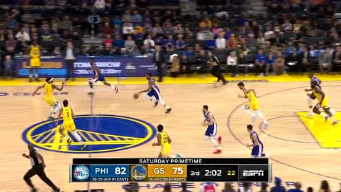 【NBA集锦】罗宾逊一条龙直冲不刹车 空中闪转腾挪换手上篮拿下2+1