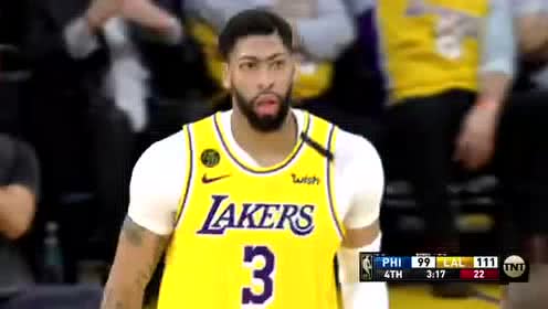 【NBA录像回放】76人vs湖人第4节 詹姆斯抢断反击暴扣