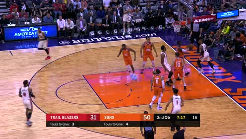 【NBA集锦】终于打进本场首球！利拉德疾速杀向禁区滑翔上篮