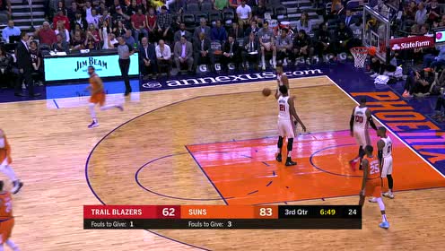 【NBA集锦】简直就是不讲道理 布克杀向前场超远三分干拔命中