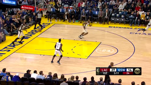 【NBA集锦】五大囧没跑了 雷吉接底线球直接接到腿上弹出界外