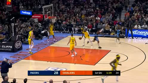 【NBA集锦】拦是拦不住了！乐福击地妙传波特直奔禁区挂筐暴扣