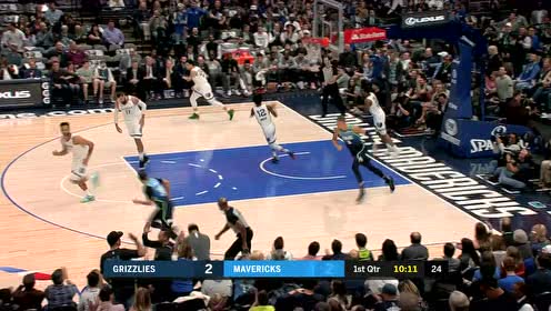 【NBA集锦】飞翔的独角兽！波尔津吉斯大步突破展翅暴扣舒展暴力