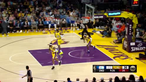 【NBA集锦】两队精神面貌完全不同！罗宾逊二连击精准命中分差拉开到11分