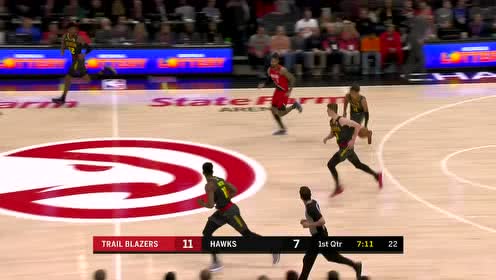 【NBA集锦】赫尔特飞天血帽暴力抢断 亨特底角发射三分再补一刀