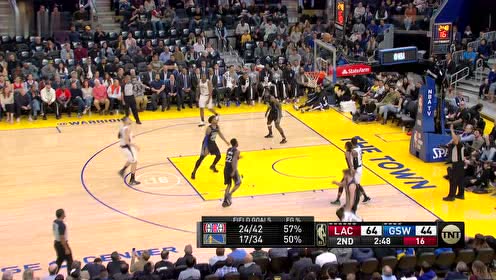 【NBA集锦】心情放松手感自然就好 莫里斯不惧本德尔犯规打成3+1