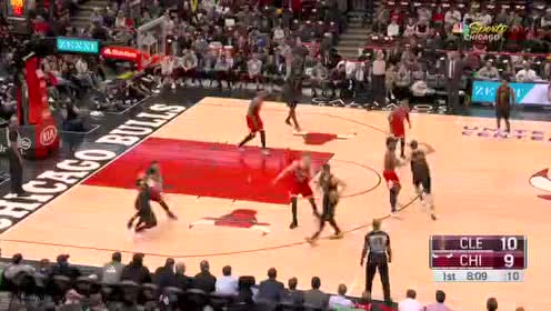 【NBA录像回放】骑士vs公牛第1节 乐福篮下接球急停打成2+1