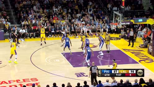 【NBA集锦】给詹姆斯也安排上五大囧？想当然助攻底角空气人