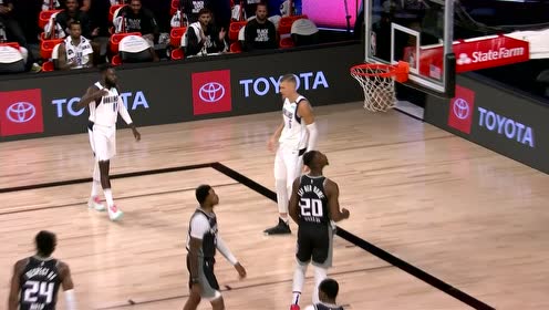 【NBA集锦】手长就是好用 波神篮板后反手上篮