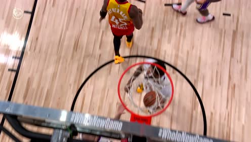 【NBA集锦】米切尔硬吃卡鲁索 滑翔打板拿下2+1
