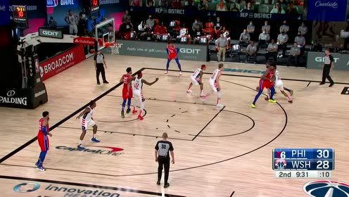 【NBA集锦】大帝突破毫不犹豫 切入禁区奉献双臂重扣