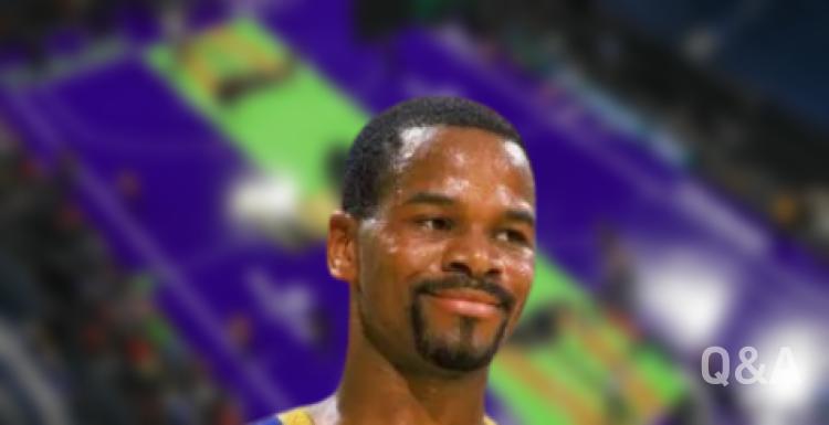 迈克尔-亚当斯哪支球队？