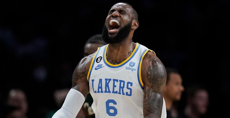 勒布朗-詹姆斯历史上场时间是多少？