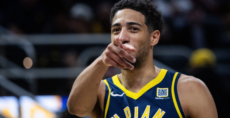 哈利伯顿步行者打什么位置