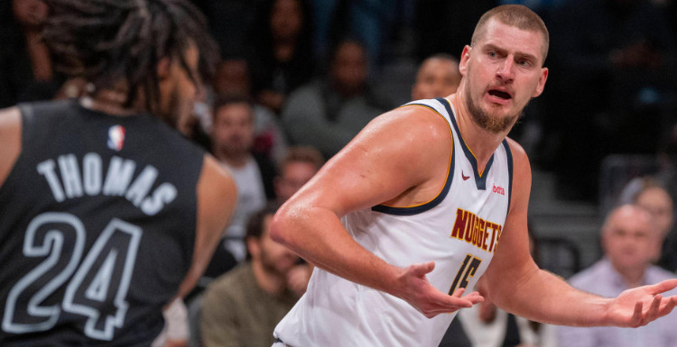 尼古拉-约基奇单场最高篮板是多少