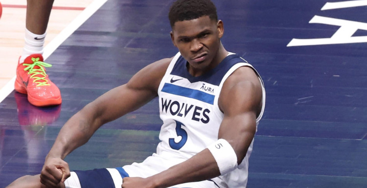 爱德华兹新秀赛季数据怎么样