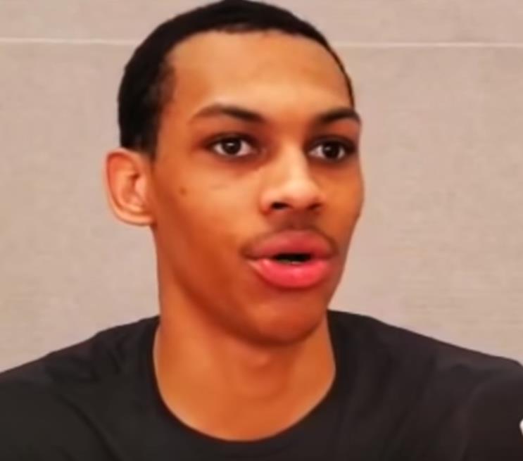 官方：雷霆正式签下新秀达柳斯-贝兹利